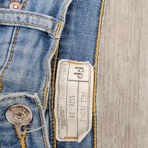 FREE PEOPLE jeans size 28 - Picture 3 of 3